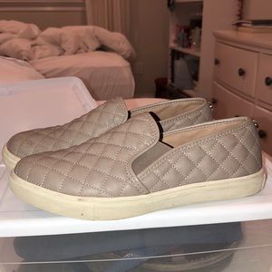 Steve madden slip-on sneaker